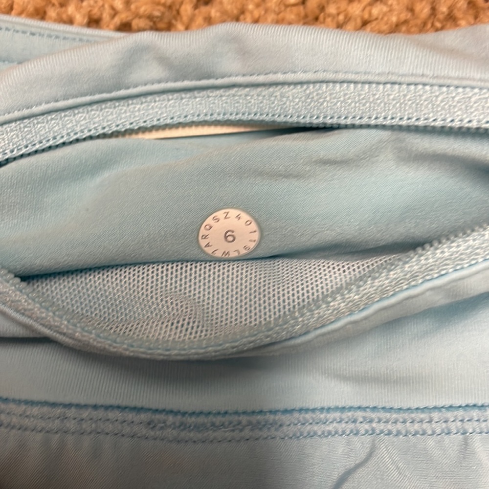 NWOT Lululemon mid rise lined shorts 4” - Picture 5 of 7